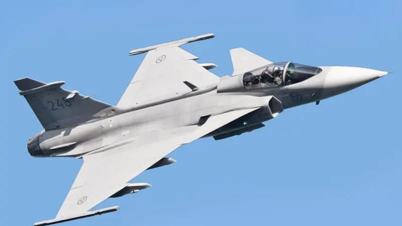 Зеленський: Сподіваємося на постачання 150 літаків Gripen для України, і очікуємо, що перші з них прибудуть вже наступного року.