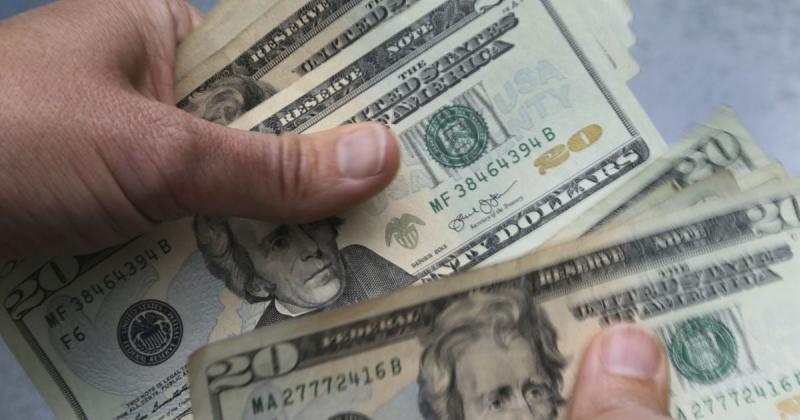 Курс валют на вихідні 21-22 грудня: вартість долара, євро та злотого.